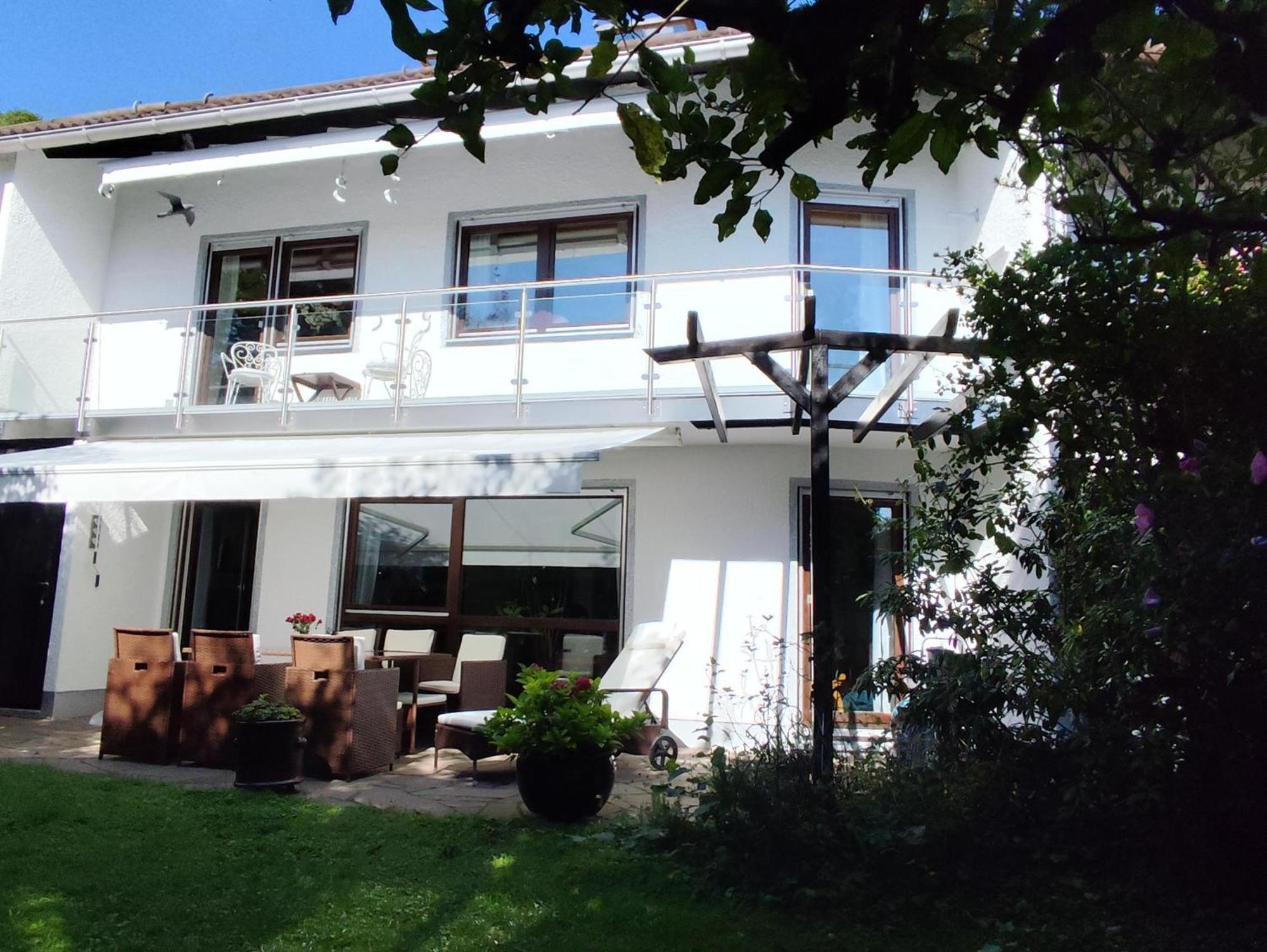 Elegant-Terraced-House-With-Bikes-Near-The-Lake-Children-At-Least-6-A-Old Starnberg Eksteriør bilde