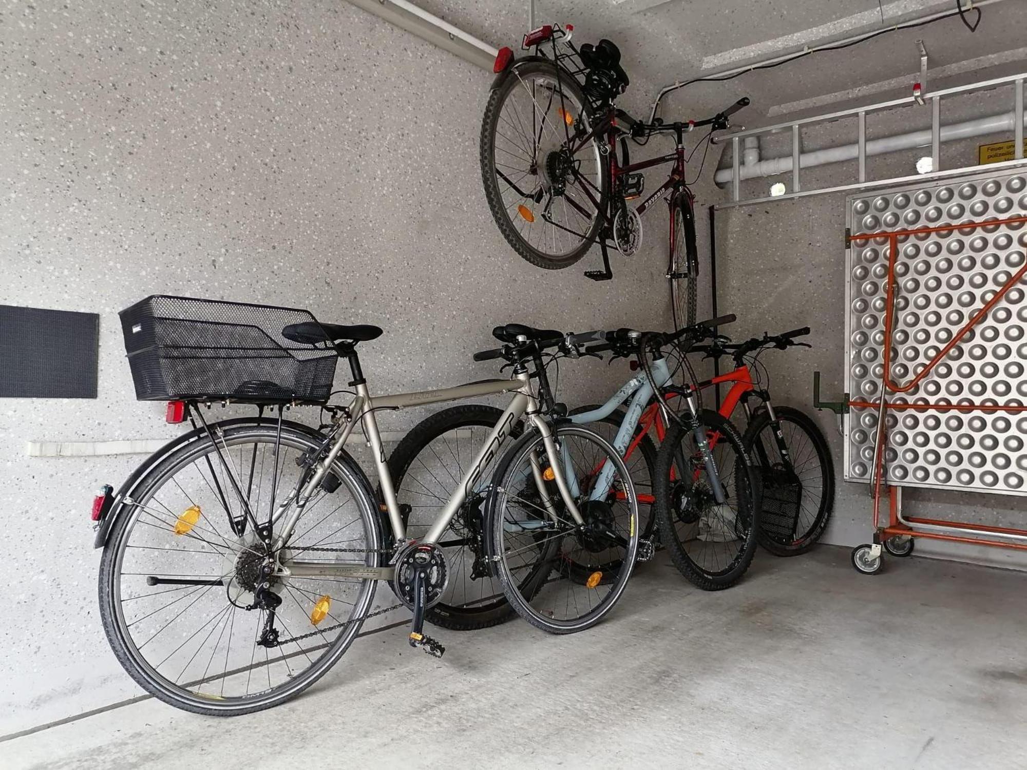 Elegant-Terraced-House-With-Bikes-Near-The-Lake-Children-At-Least-6-A-Old Starnberg Eksteriør bilde